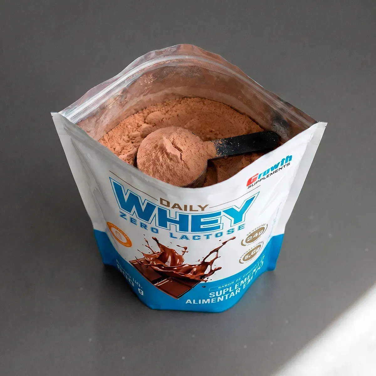 Daily Whey Zero Lactose Growth Supplements, pote 800g, detalhe do rótulo